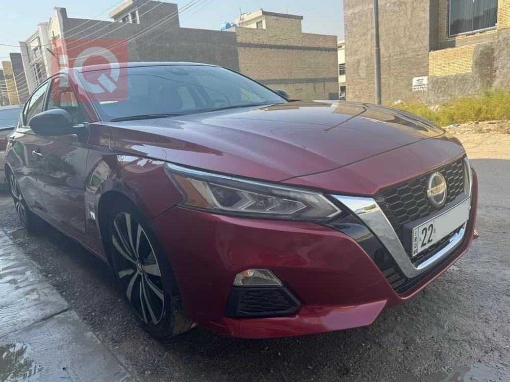 نيسان ألتيما